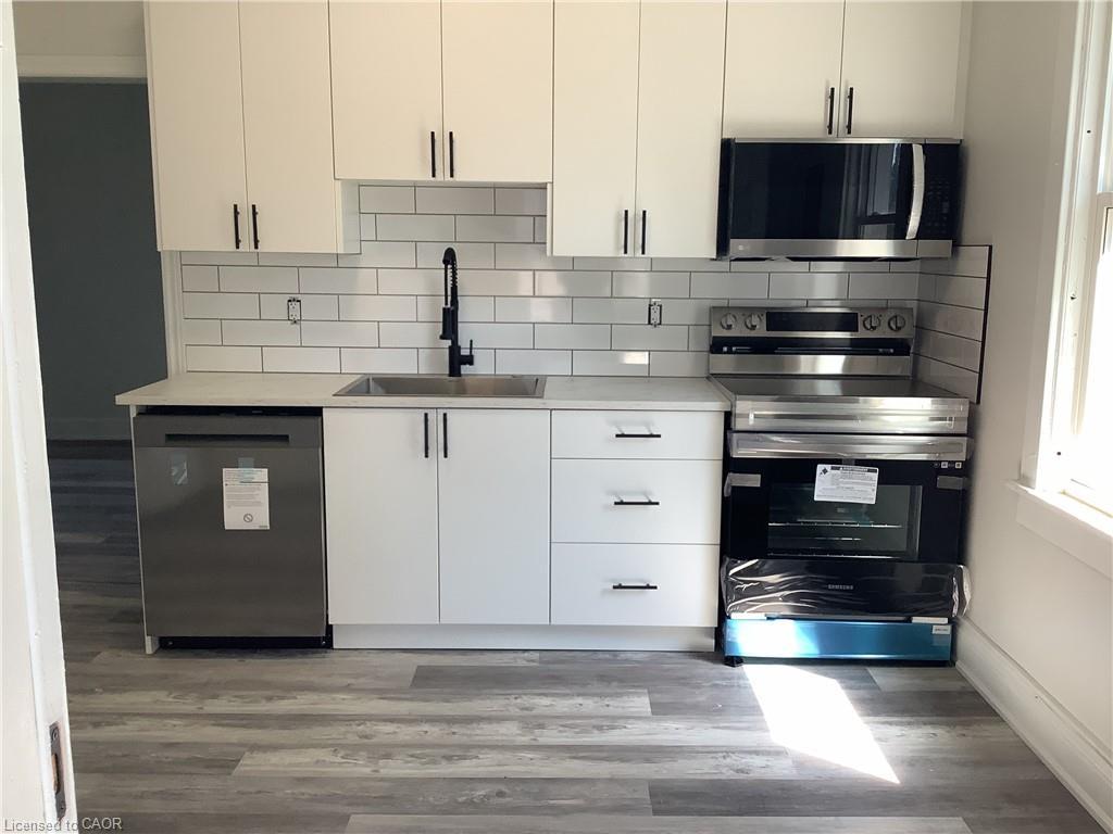 4-90 Kent Street S, Simcoe, ON - Indoor Photo Showing Kitchen