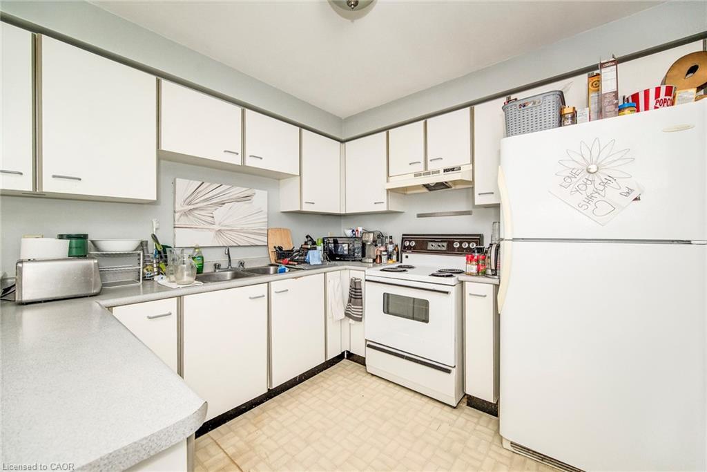 115-456 Janefield Avenue, Guelph, ON - Indoor Photo Showing Kitchen With Double Sink