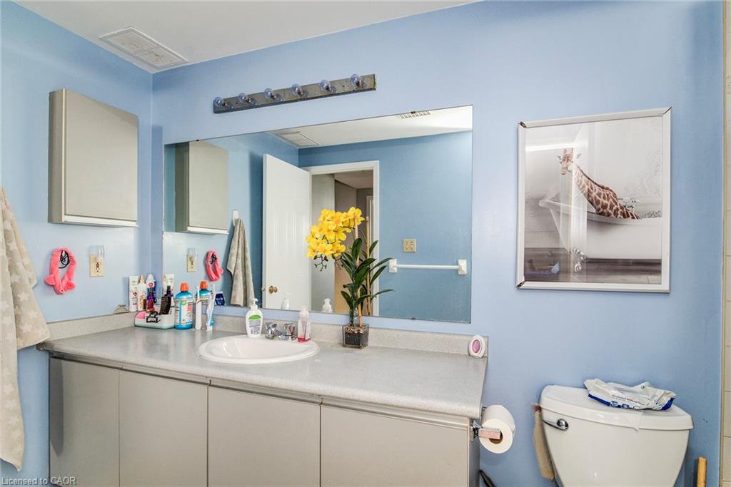 115-456 Janefield Avenue, Guelph, ON - Indoor Photo Showing Bathroom