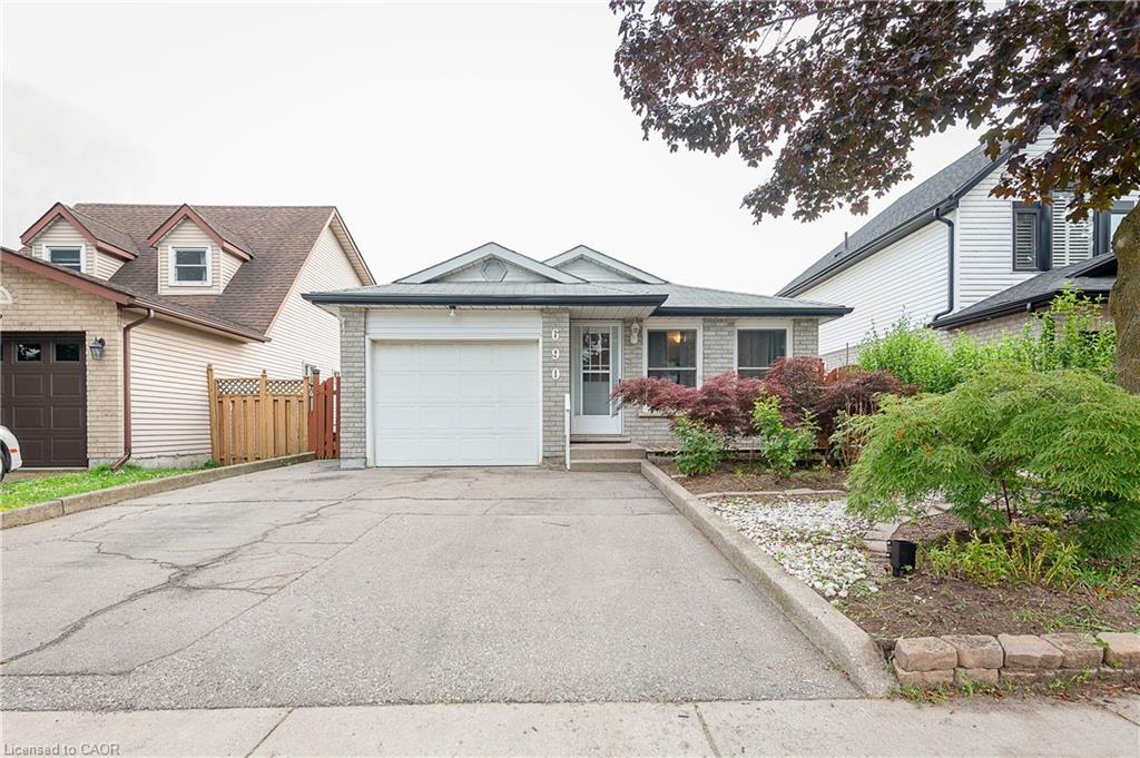 Main-690 Elgin Street N, Cambridge, ON - Outdoor