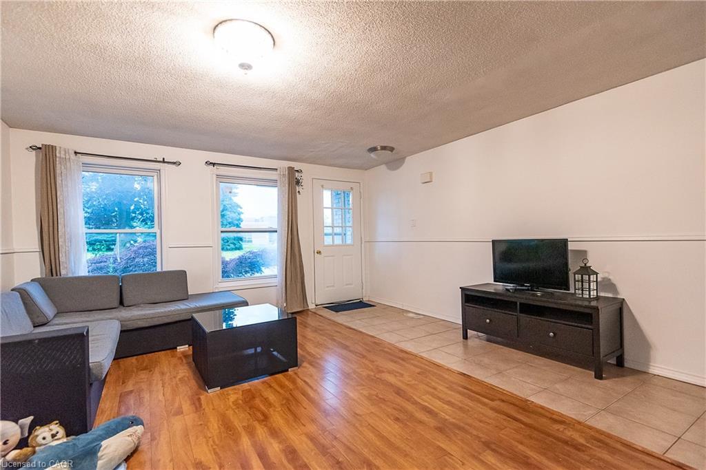 Main-690 Elgin Street N, Cambridge, ON - Indoor Photo Showing Living Room