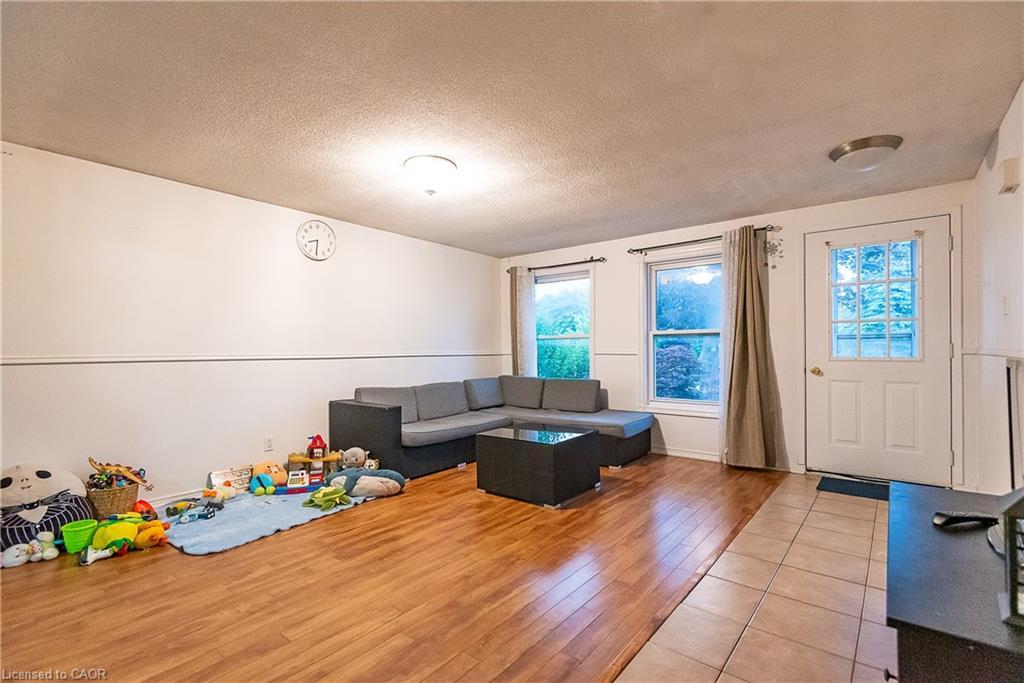 Main-690 Elgin Street N, Cambridge, ON - Indoor Photo Showing Other Room