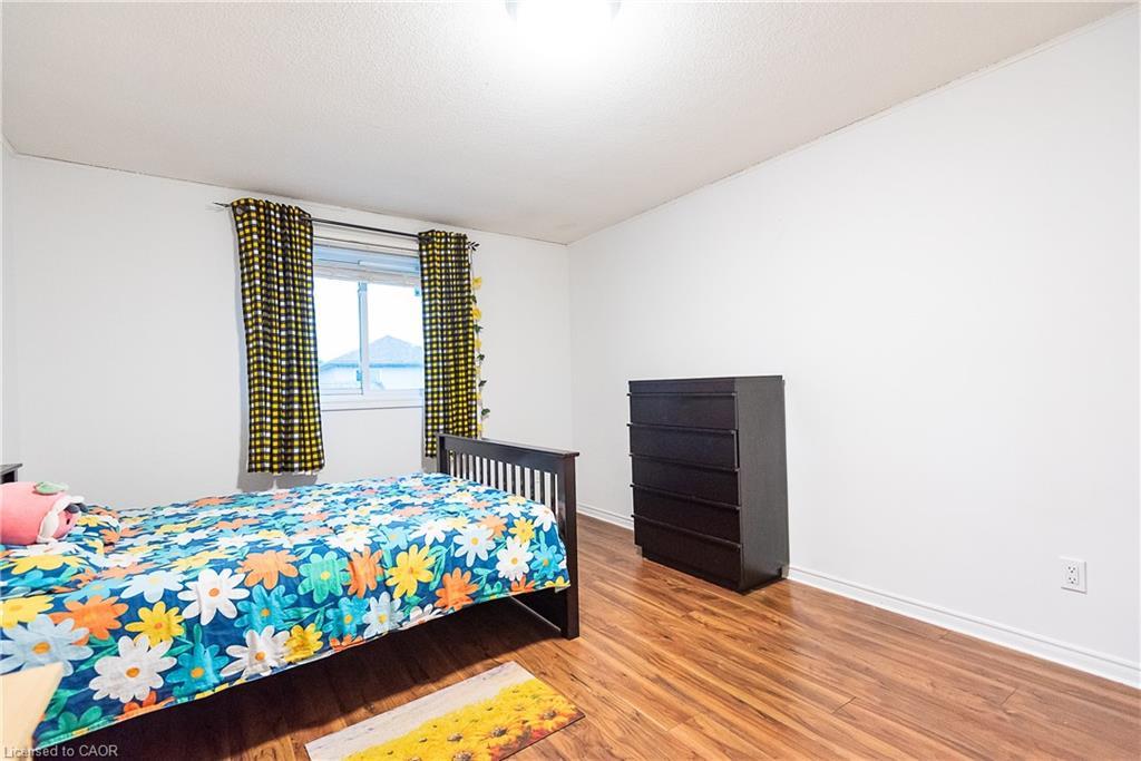 Main-690 Elgin Street N, Cambridge, ON - Indoor Photo Showing Bedroom