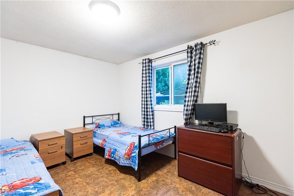 Main-690 Elgin Street N, Cambridge, ON - Indoor Photo Showing Bedroom