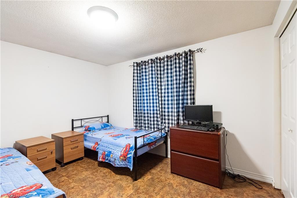 Main-690 Elgin Street N, Cambridge, ON - Indoor Photo Showing Bedroom