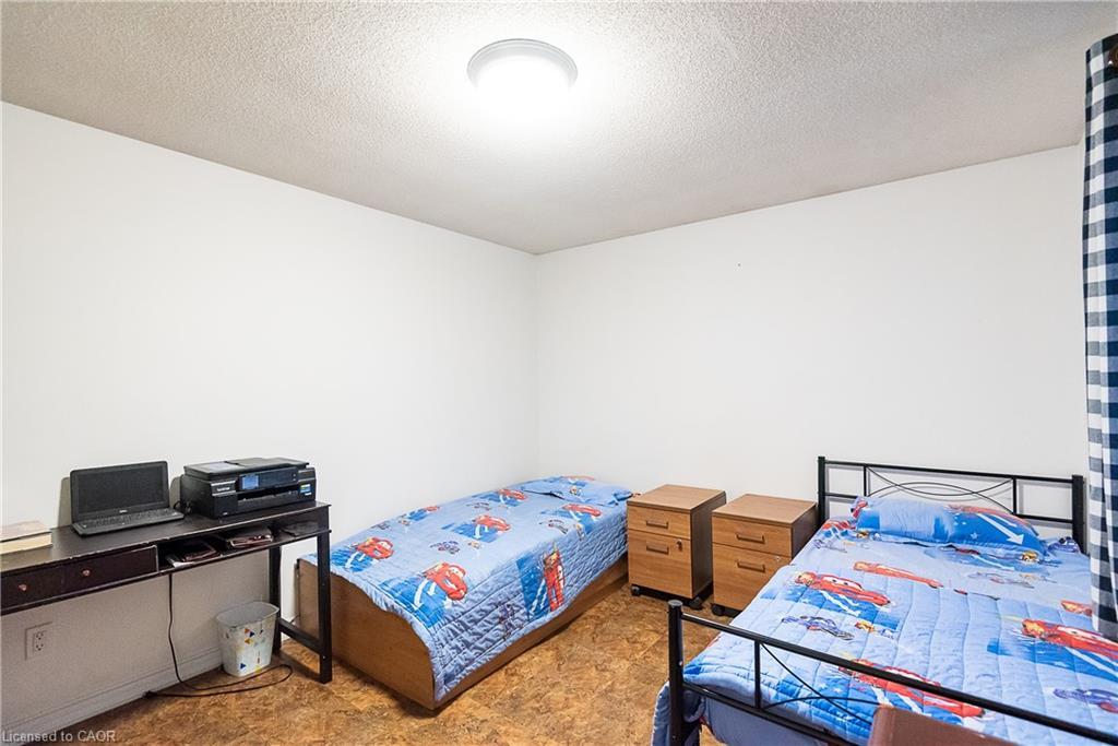 Main-690 Elgin Street N, Cambridge, ON - Indoor Photo Showing Bedroom