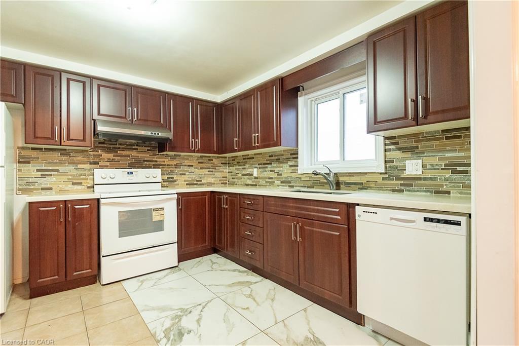 Main-690 Elgin Street N, Cambridge, ON - Indoor Photo Showing Kitchen