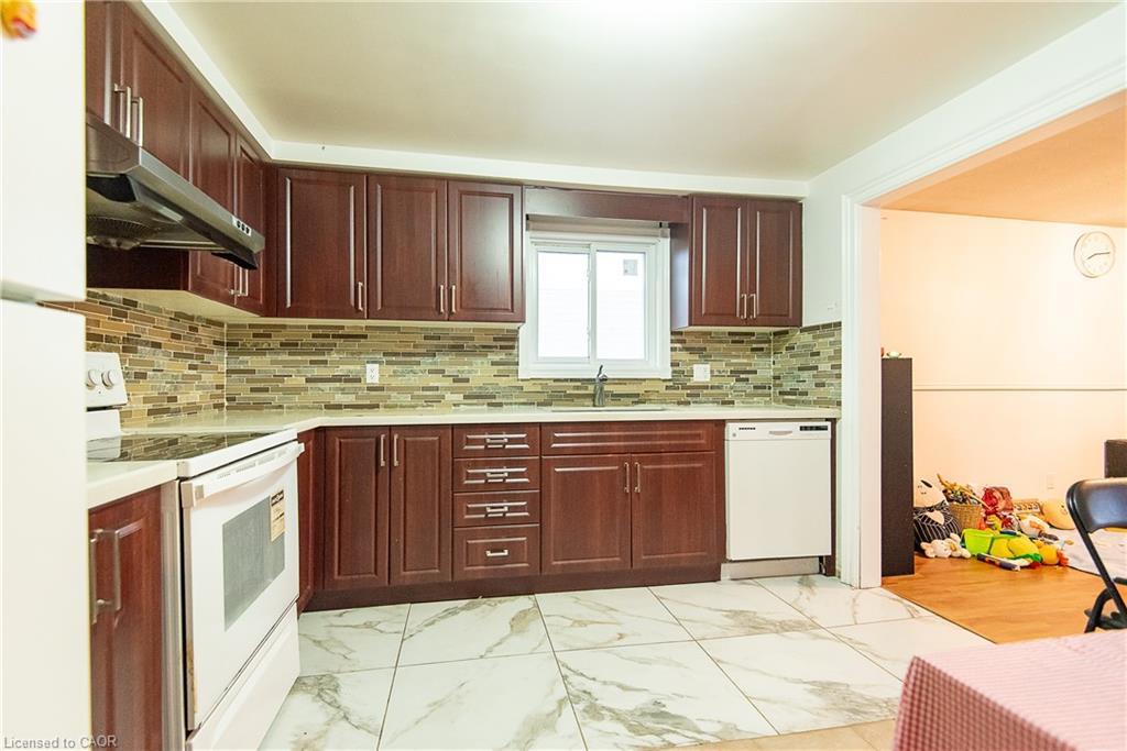 Main-690 Elgin Street N, Cambridge, ON - Indoor Photo Showing Kitchen With Double Sink