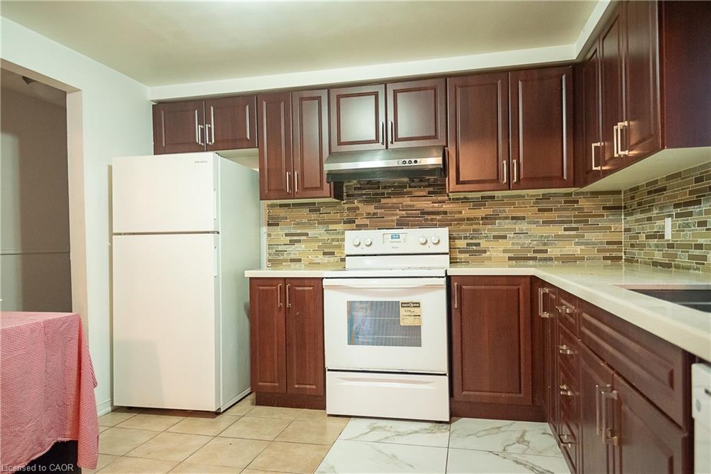 Main-690 Elgin Street N, Cambridge, ON - Indoor Photo Showing Kitchen
