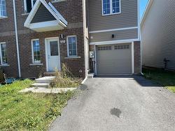 32 Waterleaf Trail Welland, ON L3C 0H6