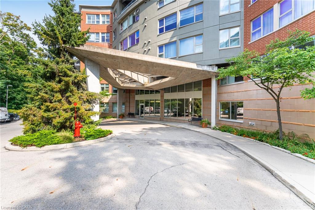204-77 Governors Road, Dundas, ON - Outdoor