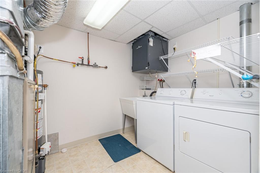 204-77 Governors Road, Dundas, ON - Indoor Photo Showing Laundry Room
