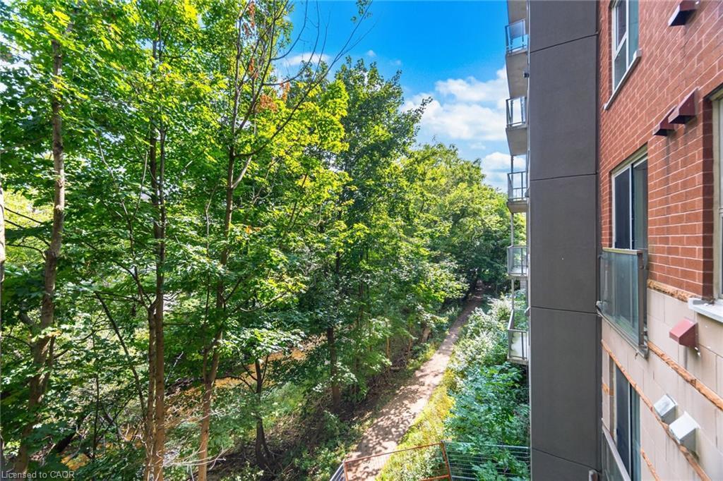 204-77 Governors Road, Dundas, ON - Outdoor