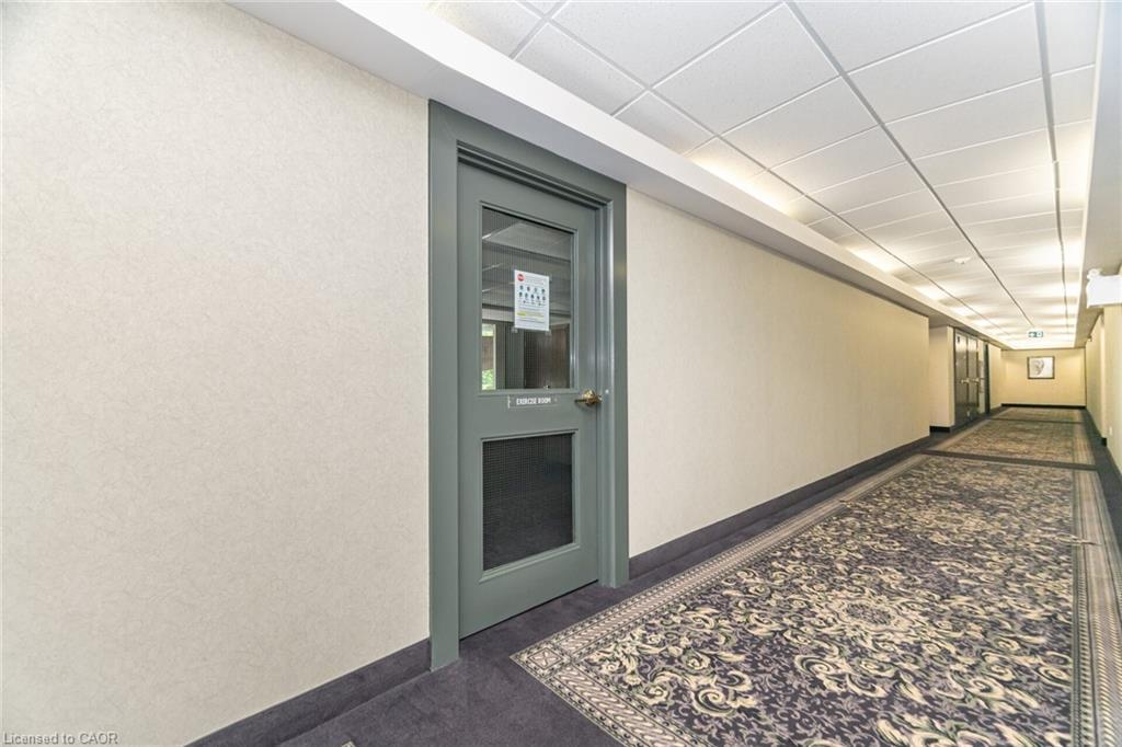 204-77 Governors Road, Dundas, ON - Indoor Photo Showing Other Room