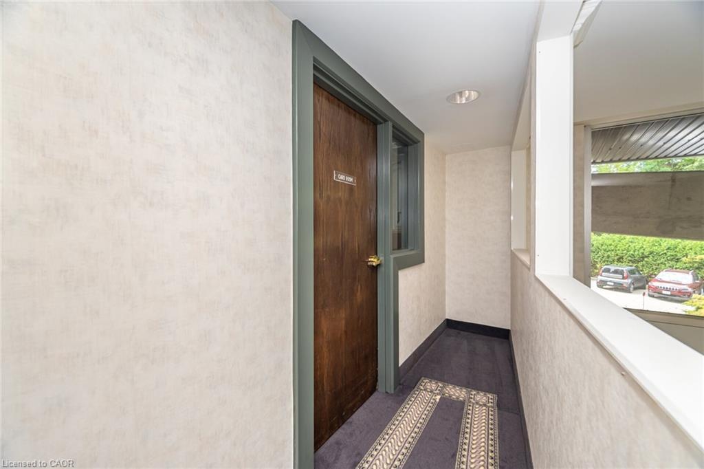 204-77 Governors Road, Dundas, ON - With Exterior