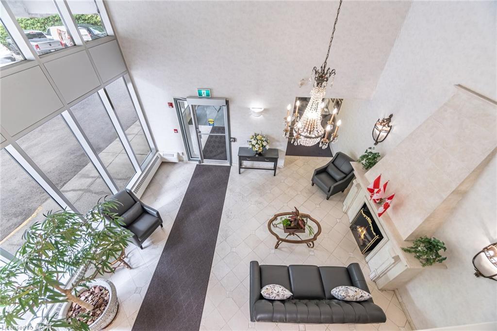 204-77 Governors Road, Dundas, ON - Indoor Photo Showing Gym Room