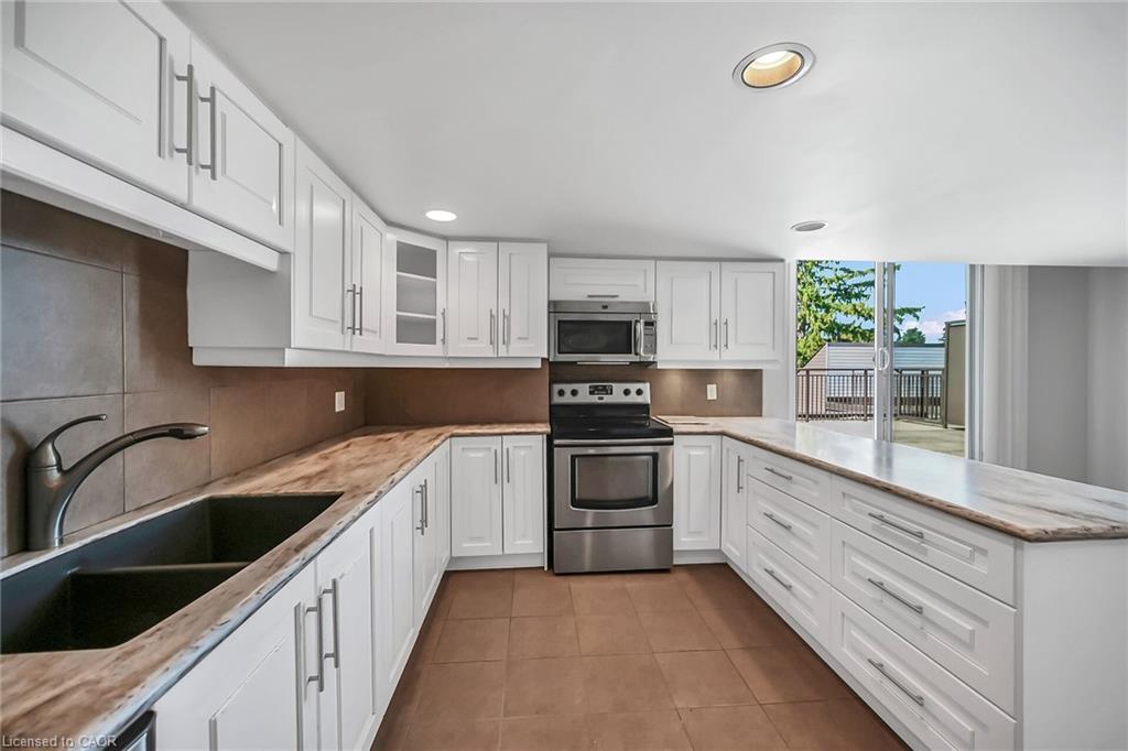 Ph1-150 Wilson Street W, Ancaster, ON - Indoor Photo Showing Kitchen With Double Sink