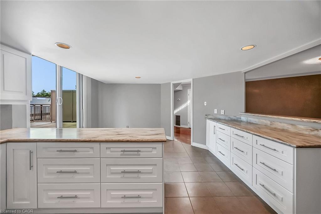 Ph1-150 Wilson Street W, Ancaster, ON - Indoor