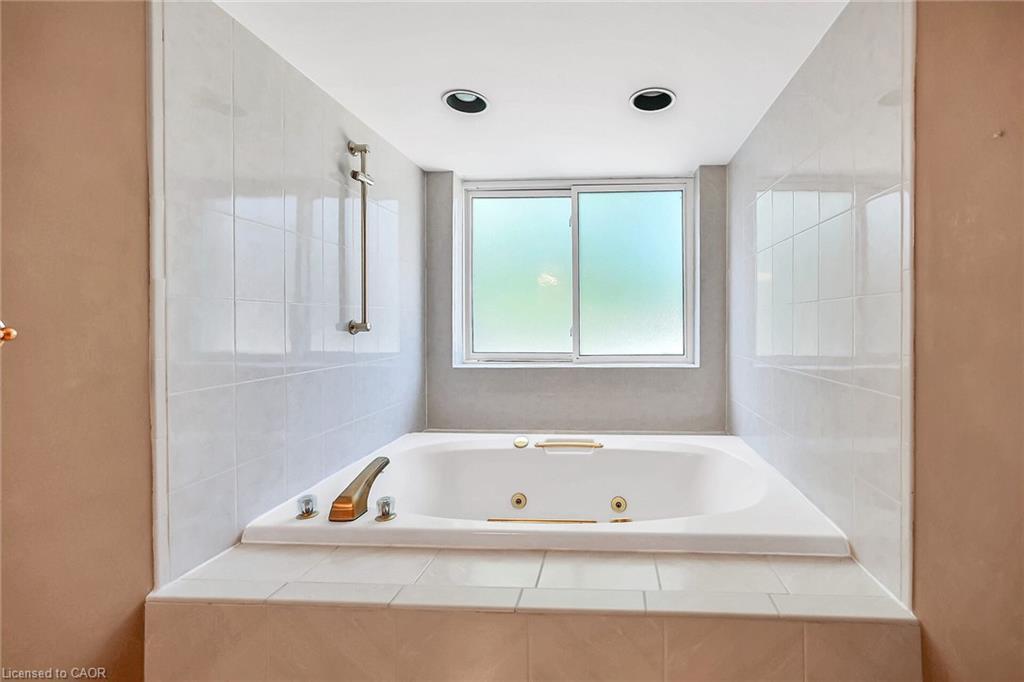 Ph1-150 Wilson Street W, Ancaster, ON - Indoor Photo Showing Bathroom