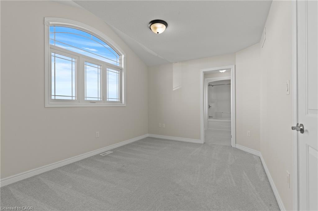 33 Cinnamon Street, Thorold, ON - Indoor Photo Showing Other Room