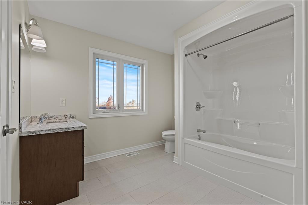33 Cinnamon Street, Thorold, ON - Indoor Photo Showing Bathroom