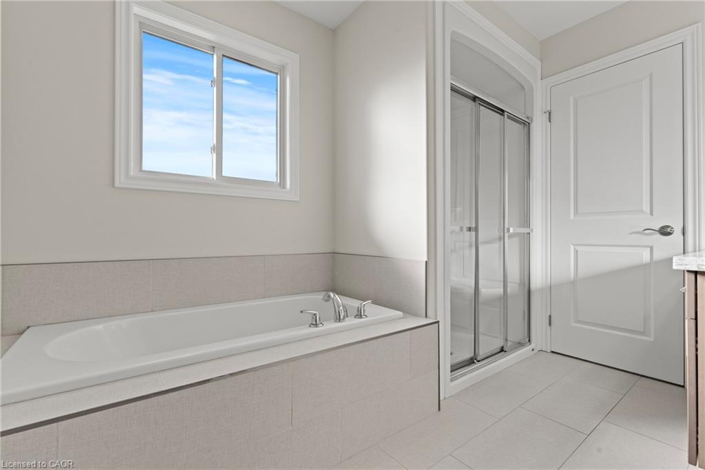 33 Cinnamon Street, Thorold, ON - Indoor Photo Showing Bathroom
