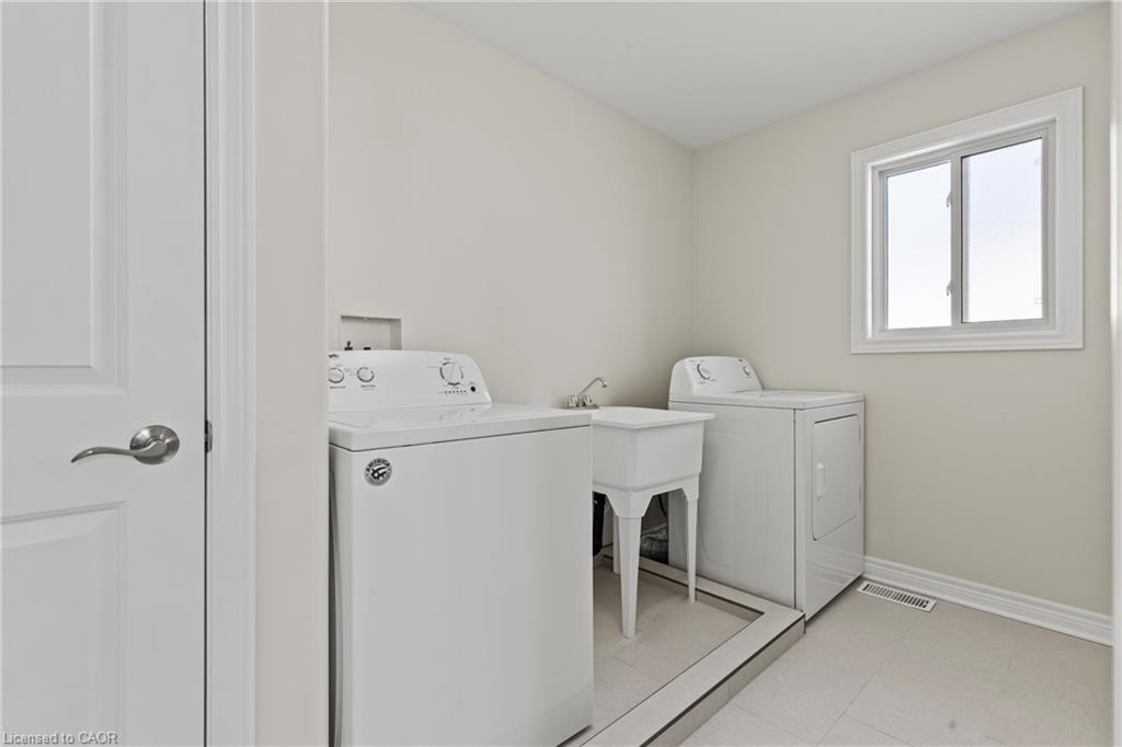 33 Cinnamon Street, Thorold, ON - Indoor Photo Showing Laundry Room