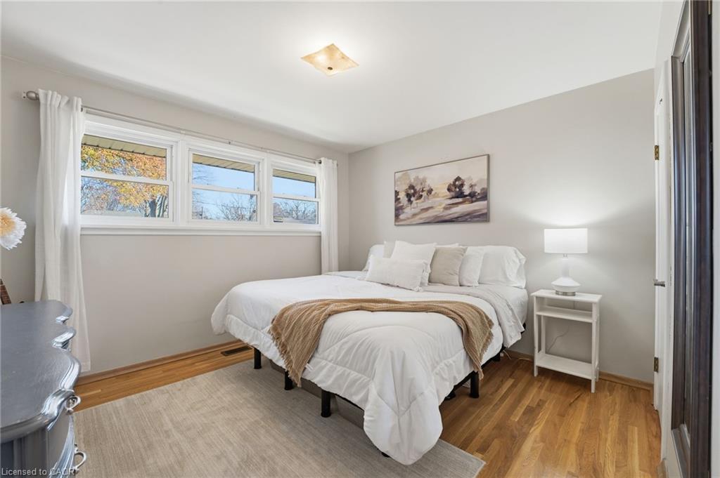 11 Kensington Avenue, Kitchener, ON - Indoor Photo Showing Bedroom