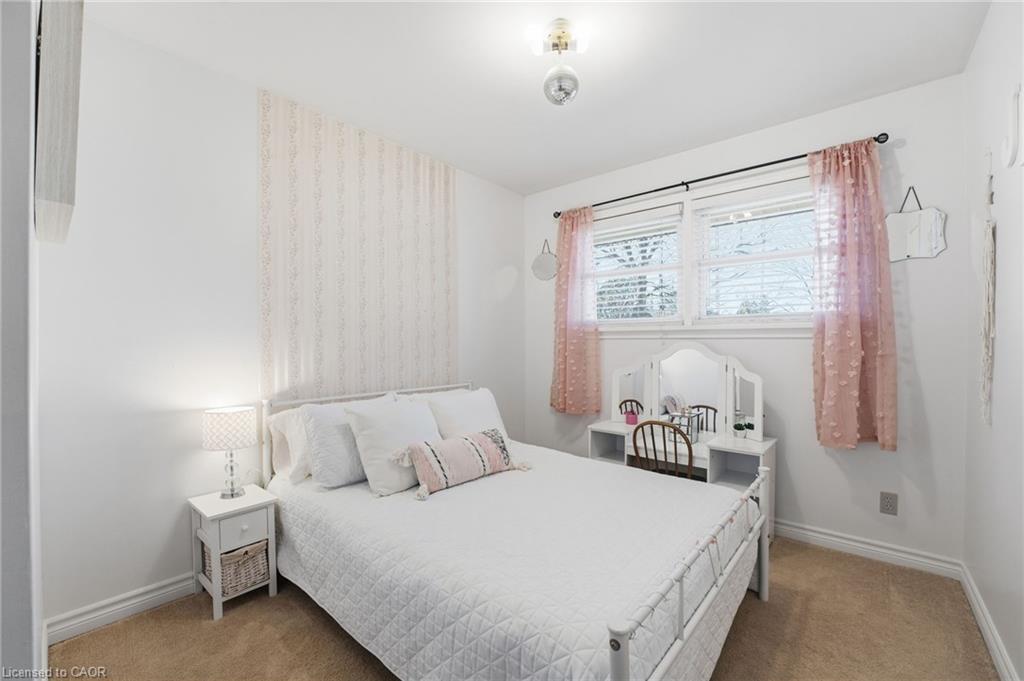 11 Kensington Avenue, Kitchener, ON - Indoor Photo Showing Bedroom