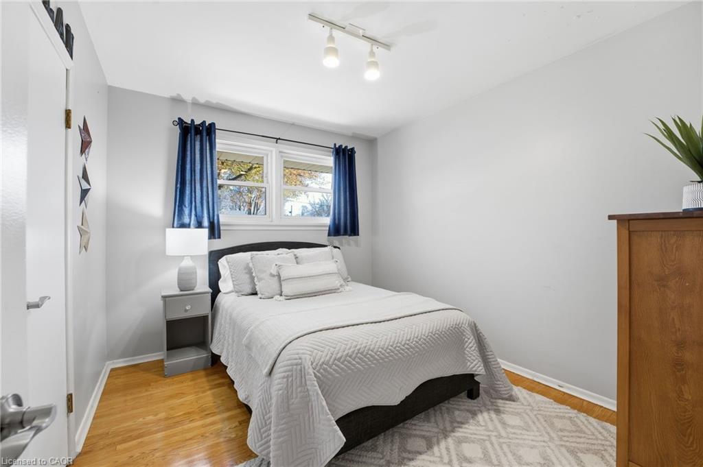 11 Kensington Avenue, Kitchener, ON - Indoor Photo Showing Bedroom