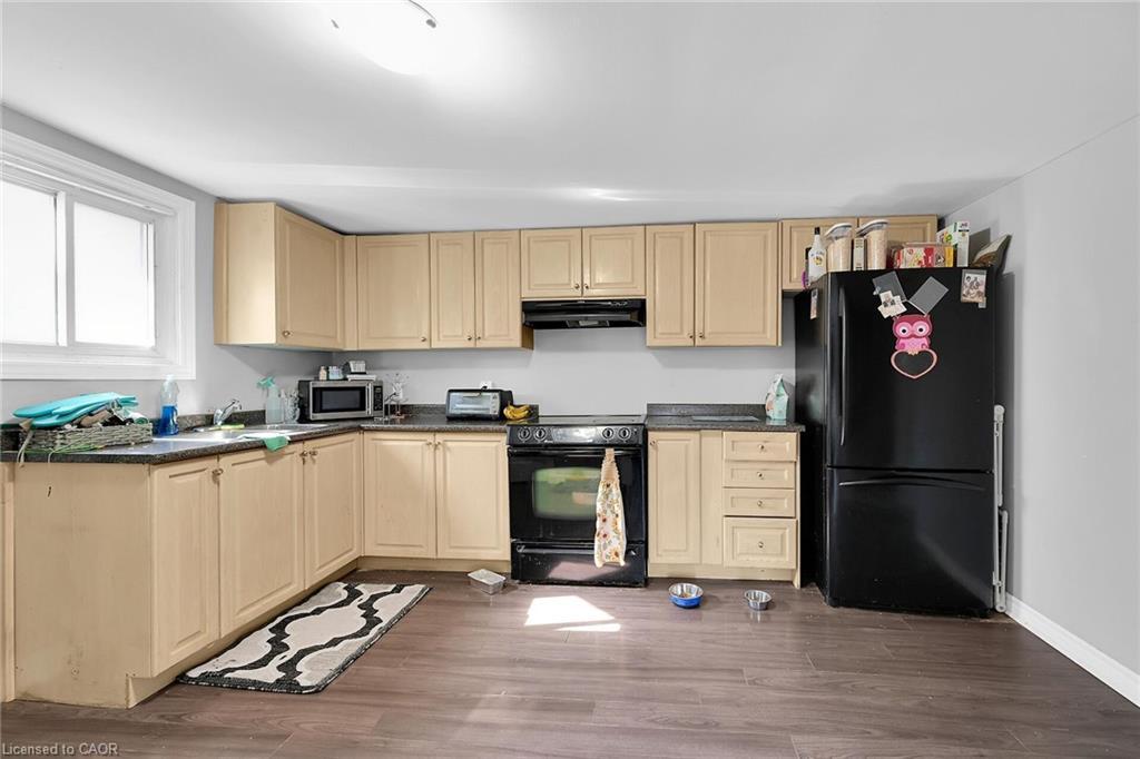 942 Upper Gage Avenue, Hamilton, ON - Indoor Photo Showing Kitchen