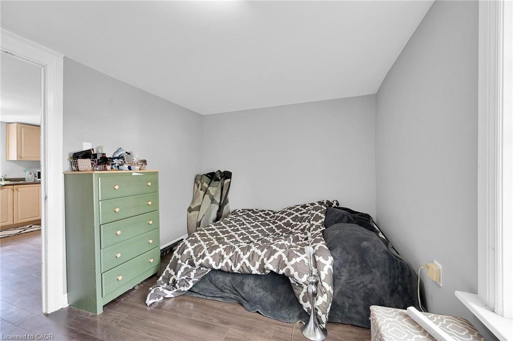 942 Upper Gage Avenue, Hamilton, ON - Indoor Photo Showing Bedroom