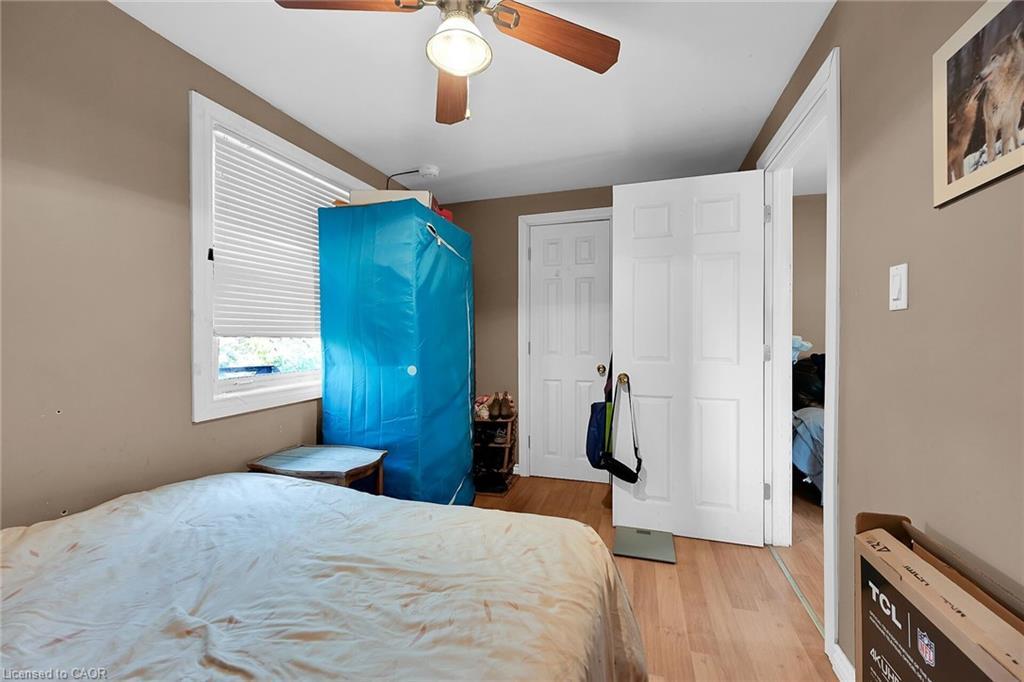 942 Upper Gage Avenue, Hamilton, ON - Indoor Photo Showing Bedroom