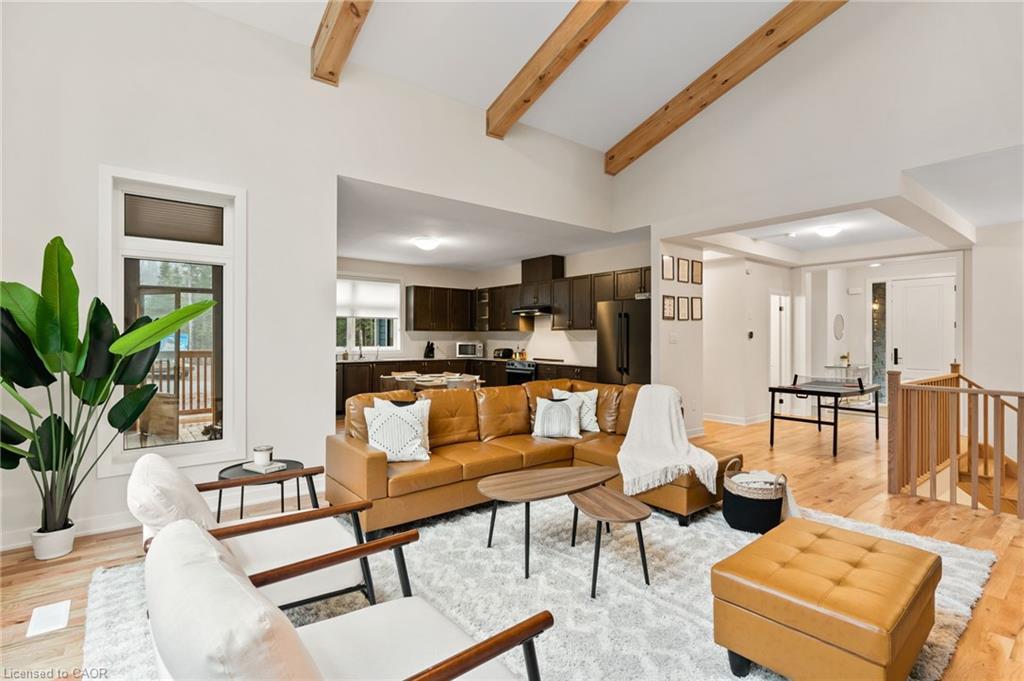 1049 Greensview Drive, Huntsville, ON - Indoor Photo Showing Living Room