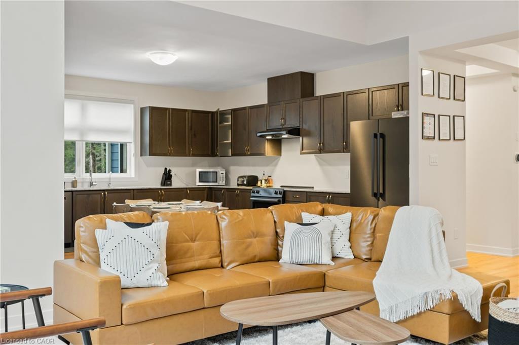 1049 Greensview Drive, Huntsville, ON - Indoor