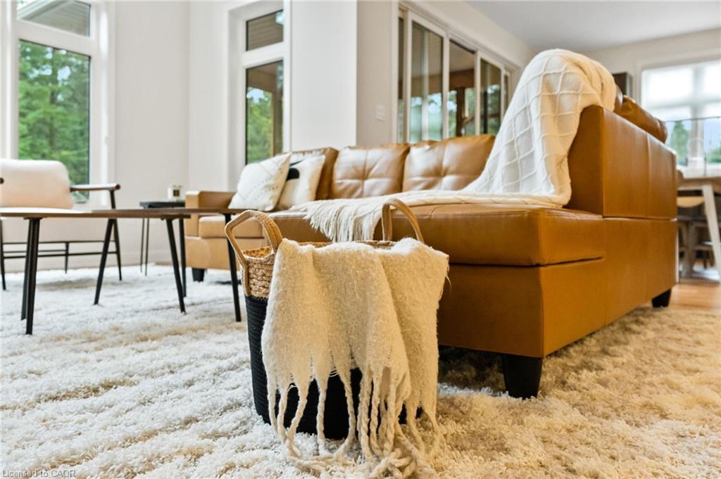 1049 Greensview Drive, Huntsville, ON - Indoor