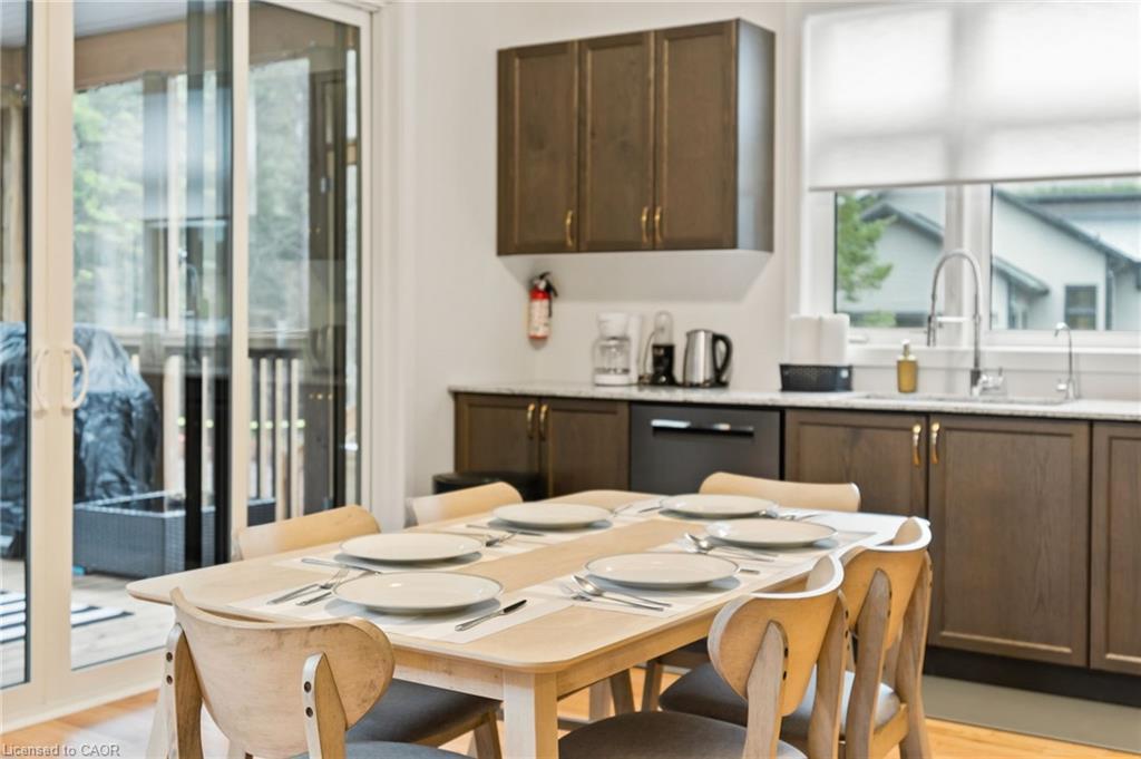 1049 Greensview Drive, Huntsville, ON - Indoor Photo Showing Dining Room