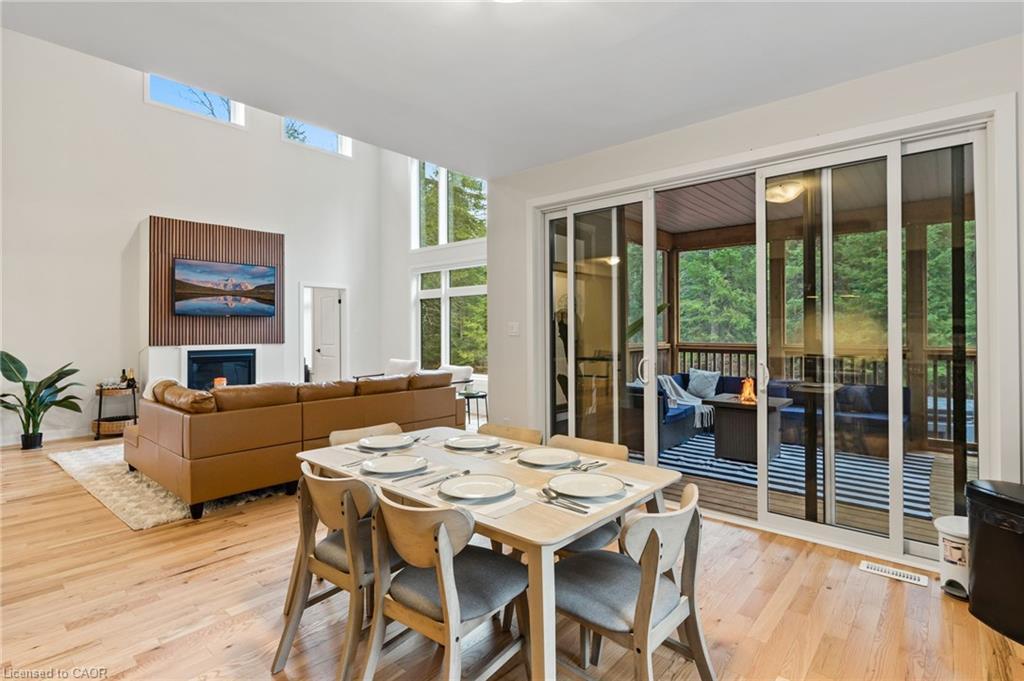 1049 Greensview Drive, Huntsville, ON - Indoor Photo Showing Dining Room