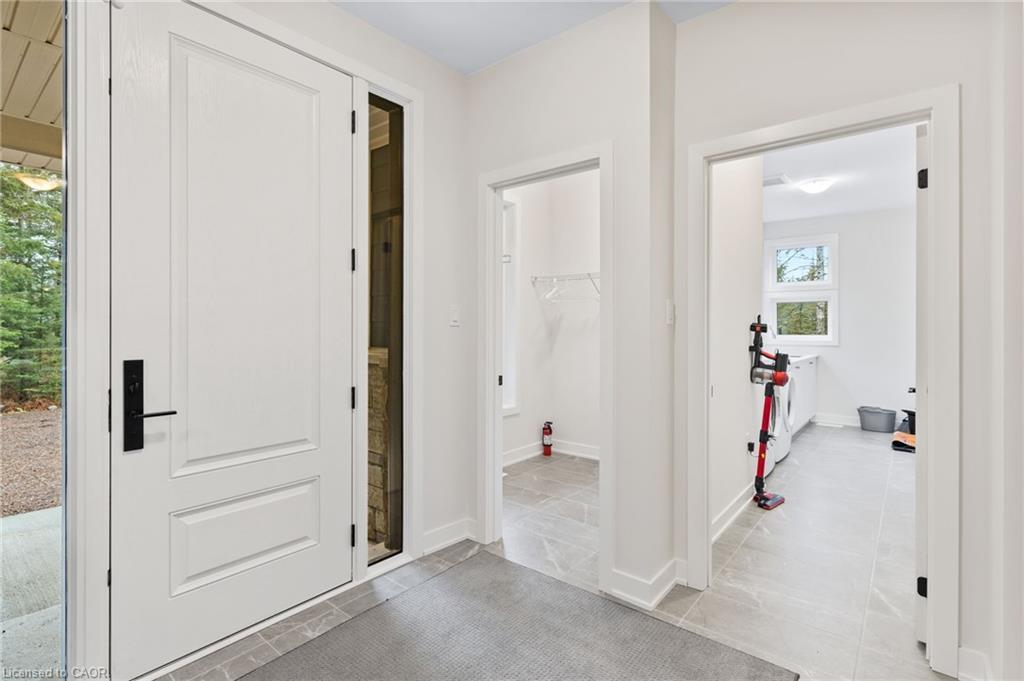 1049 Greensview Drive, Huntsville, ON - Indoor Photo Showing Other Room