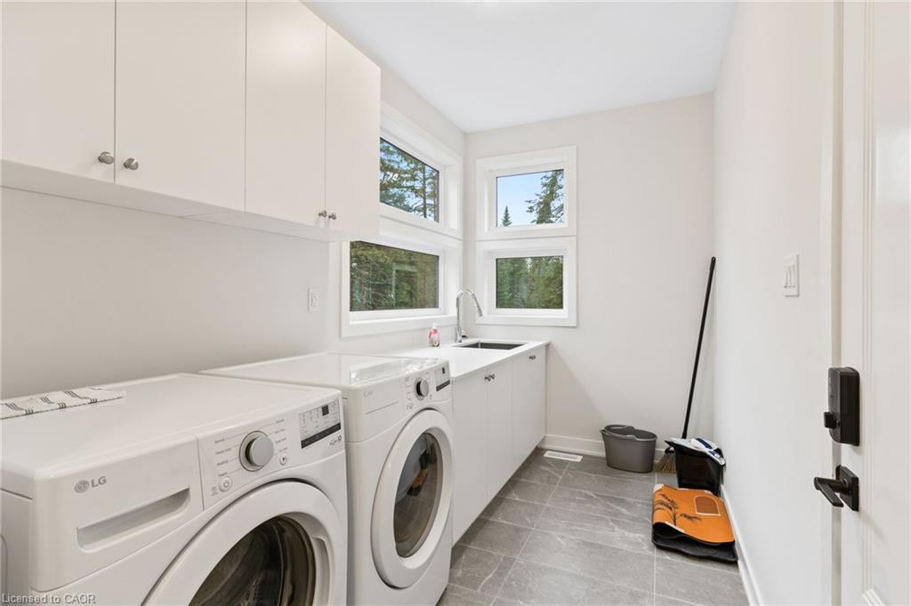 1049 Greensview Drive, Huntsville, ON - Indoor Photo Showing Laundry Room