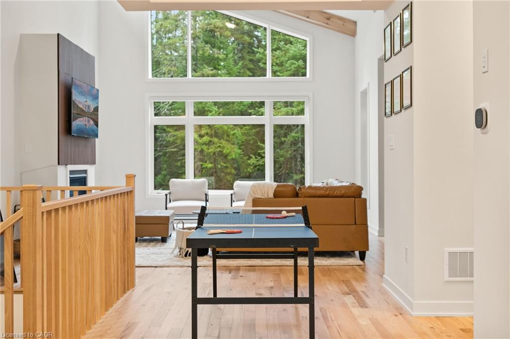 1049 Greensview Drive, Huntsville, ON - Indoor