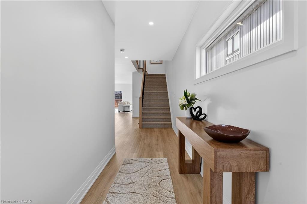 8868 Angie Drive, Niagara Falls, ON - Indoor Photo Showing Other Room