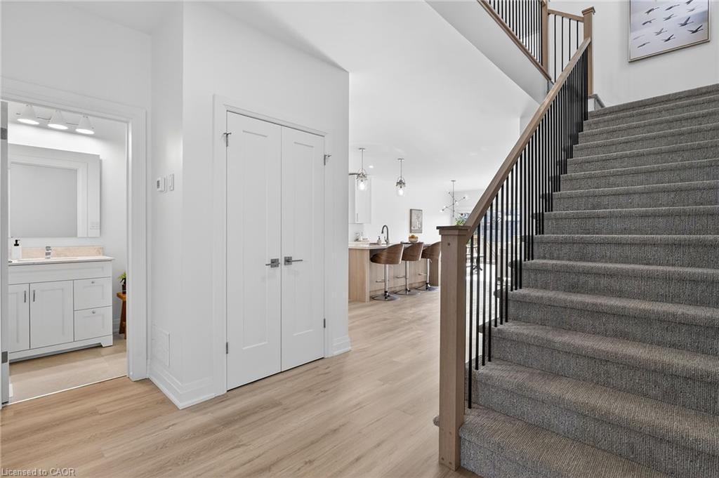 8868 Angie Drive, Niagara Falls, ON - Indoor Photo Showing Other Room