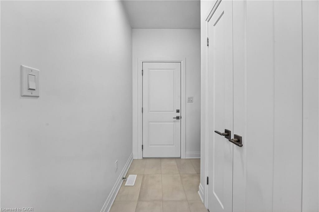 8868 Angie Drive, Niagara Falls, ON - Indoor Photo Showing Other Room