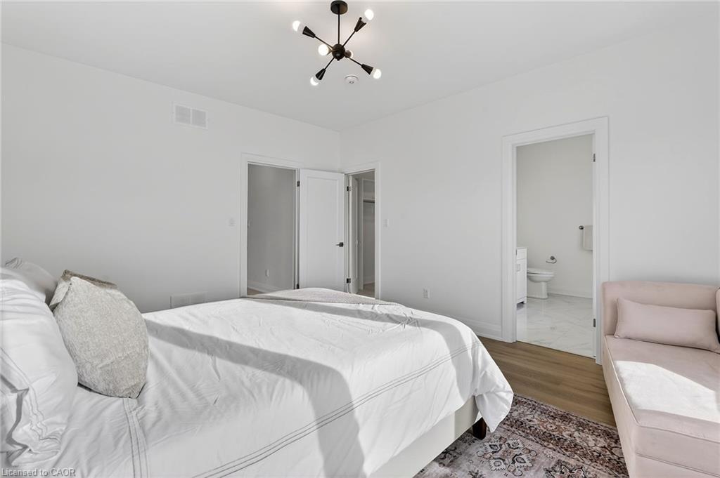 8868 Angie Drive, Niagara Falls, ON - Indoor Photo Showing Bedroom