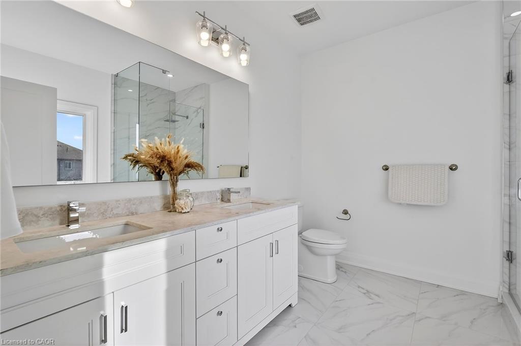 8868 Angie Drive, Niagara Falls, ON - Indoor Photo Showing Bathroom