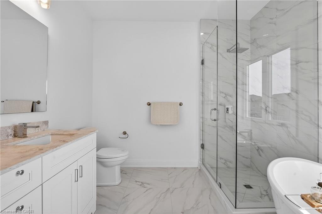 8868 Angie Drive, Niagara Falls, ON - Indoor Photo Showing Bathroom