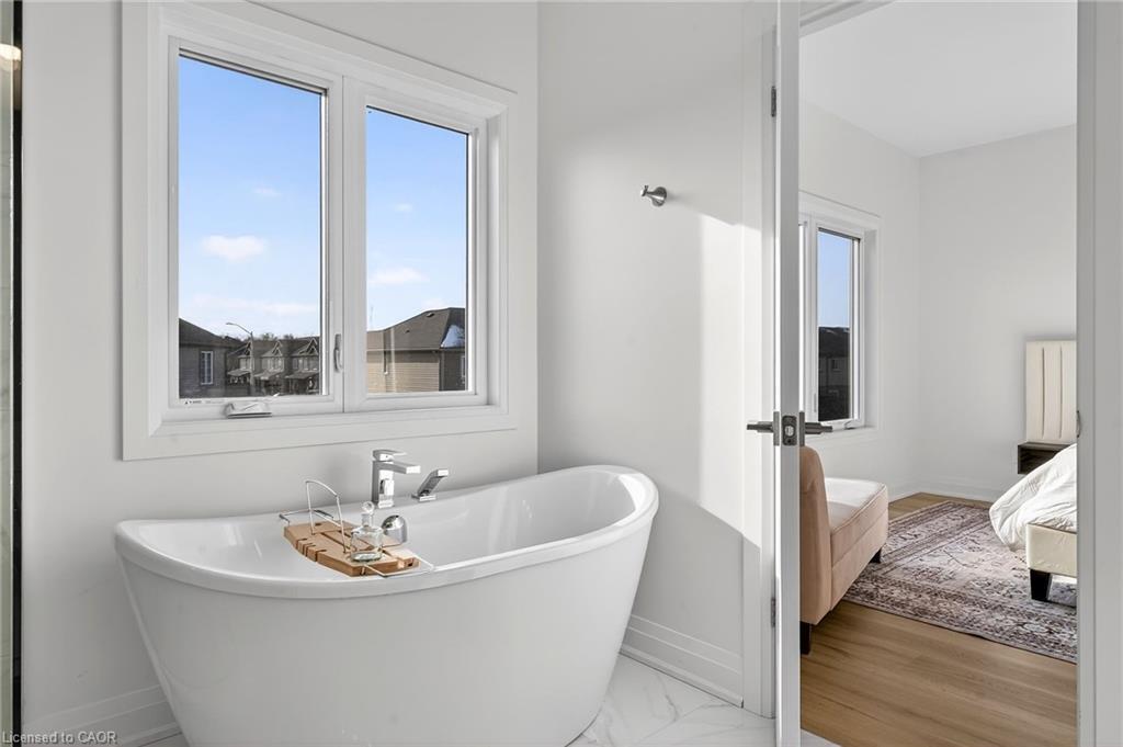 8868 Angie Drive, Niagara Falls, ON - Indoor Photo Showing Bathroom