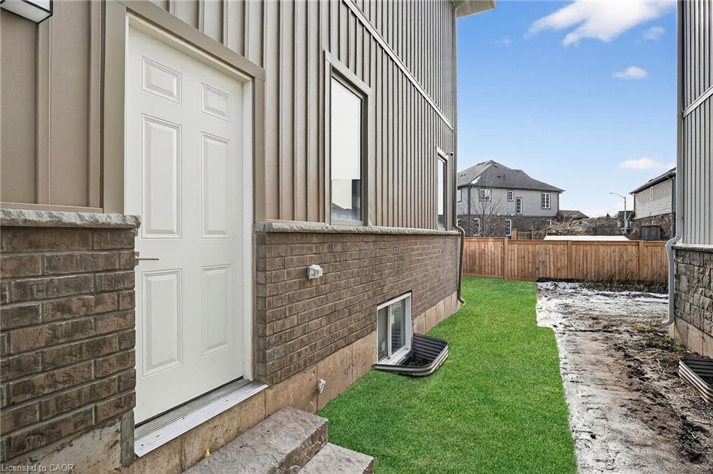 8868 Angie Drive, Niagara Falls, ON - Outdoor With Exterior