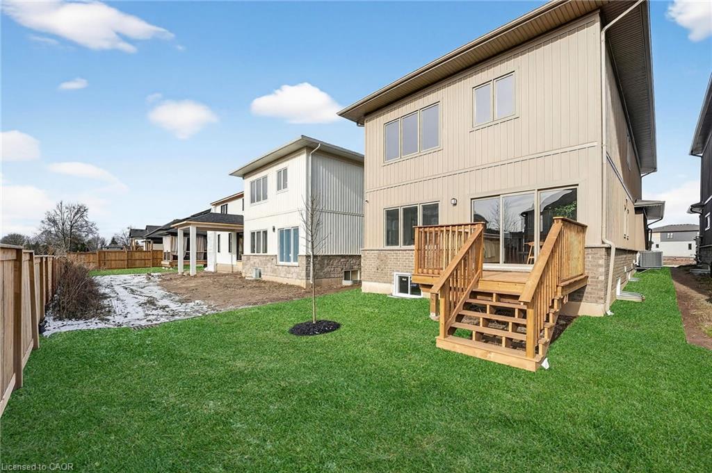 8868 Angie Drive, Niagara Falls, ON - Outdoor